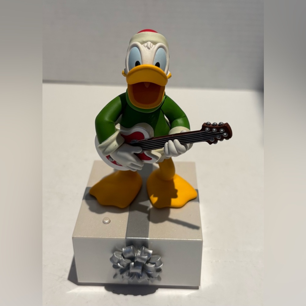 Disney Hallmark 2013 Holiday Donald Duck Music Box Working Rare HTF